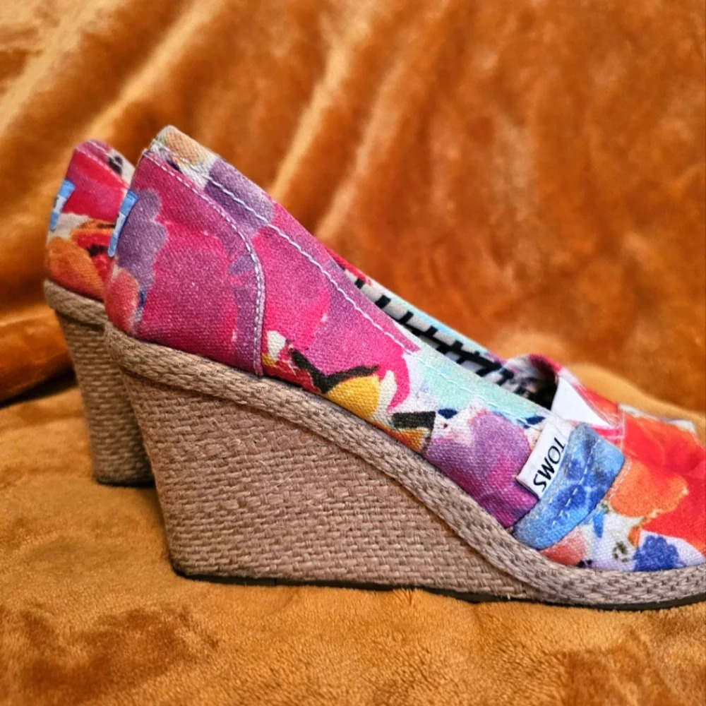 Toms calypso floral tropical wedge heels 7.5 w
